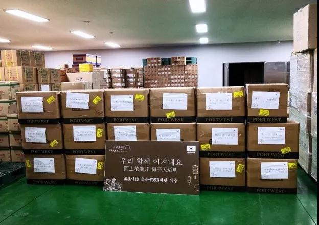 南钢国贸向海外捐赠的物资。受访者供图