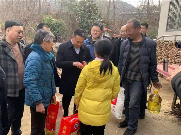 深山人家有远亲——郑州市洛阳商会企业家关爱慰问深山区困难群众服务纪实