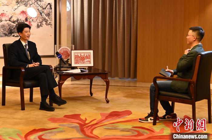 广东省汕头市委书记温湛滨日前接受中新社独家专访。中新社记者 陈楚红摄 陈楚红 摄