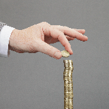 ゆうちょの定期積立をするのと、楽天銀行に普通預金だと金利を比較したときに楽天銀行の方がお得ですよね？ 無料で引き出せる回数に制限があること、3万以上の入金でないと手数料がかかること以外に、楽天銀行にデメリットはありますか？