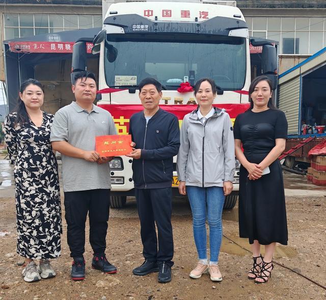 高速塌方救人司机拟被认定见义勇为