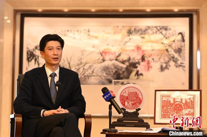 广东省汕头市委书记温湛滨日前接受中新社独家专访。中新社记者 陈楚红摄 陈楚红 摄