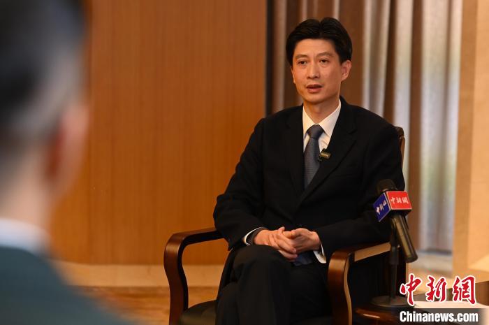 广东省汕头市委书记温湛滨日前接受中新社独家专访。中新社记者 陈楚红摄 陈楚红 摄