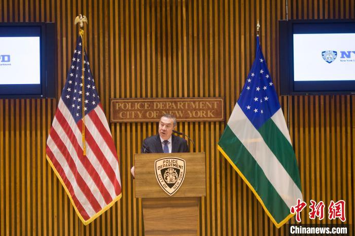 11月1日，纽约警局亚裔高级警官协会在纽约警局总部举行成立仪式。图为亚裔高级警官协会荣誉创会会长、纽约警局前副局长莫虎在仪式上致辞。　马德林 摄