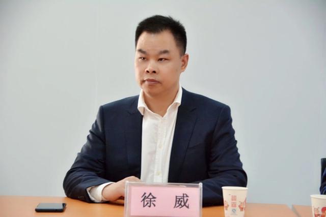 深圳市河南驻马店商会为“深圳最美公交司机”王付山献爱心送温暖