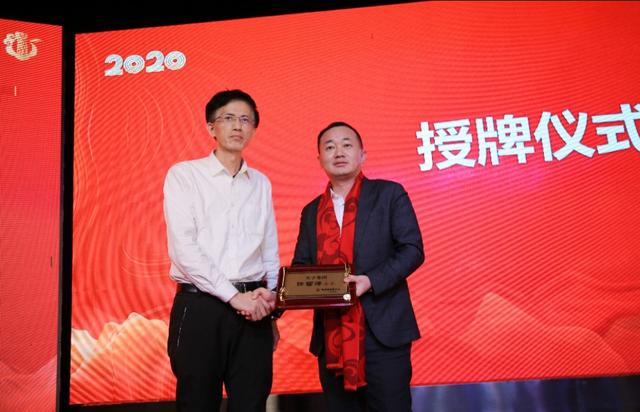 凝聚天下鄂州精英 共举楚商团结大旗——鄂州市第七届楚商会举行